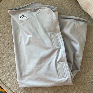 The Ollie swaddle gray EUC